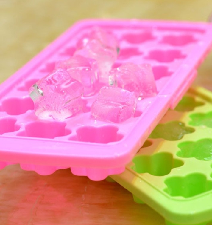ice-cube-tray-with-cover