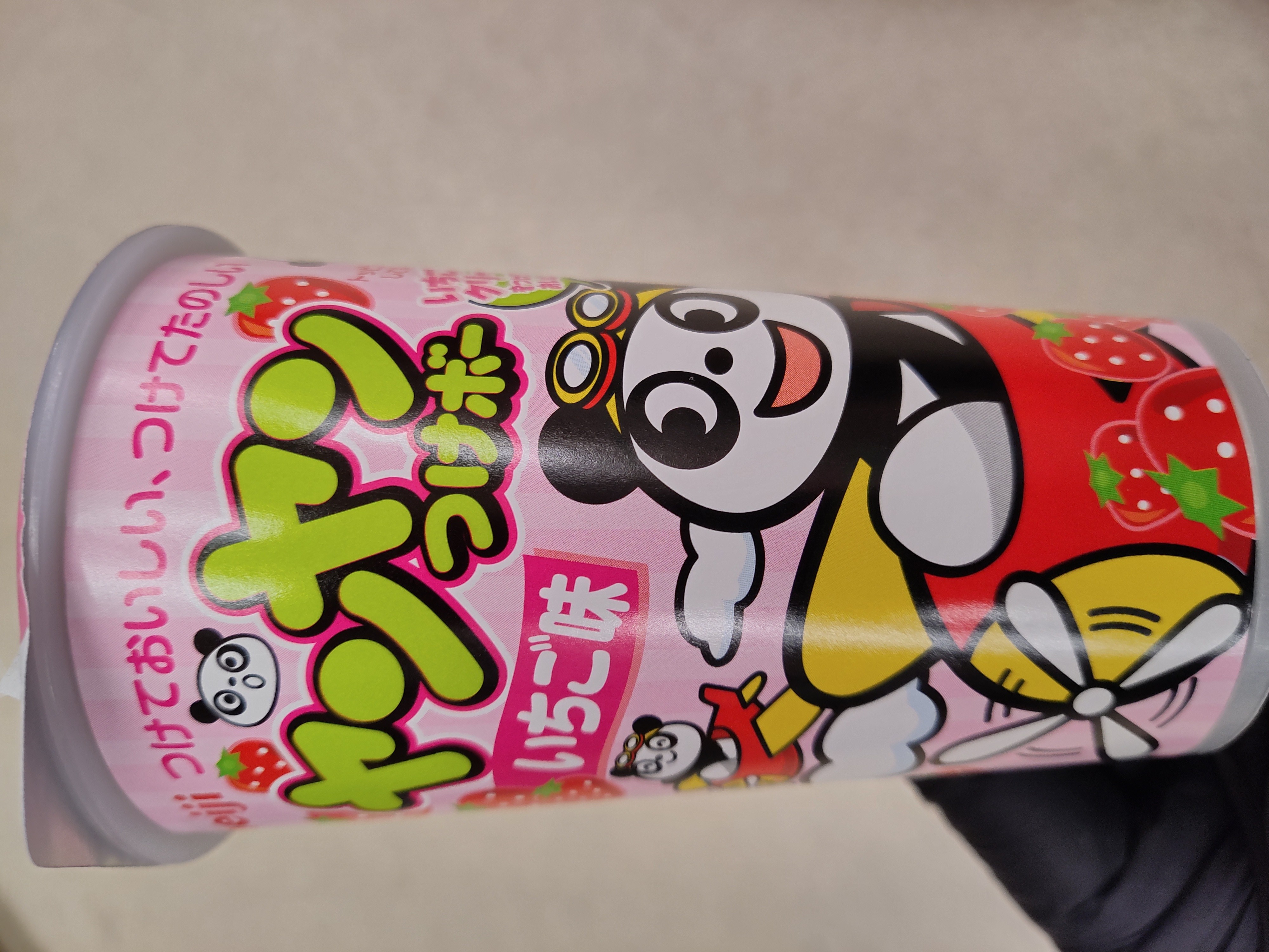 meji-yang-yang-strawberry-chocolate-biscuits