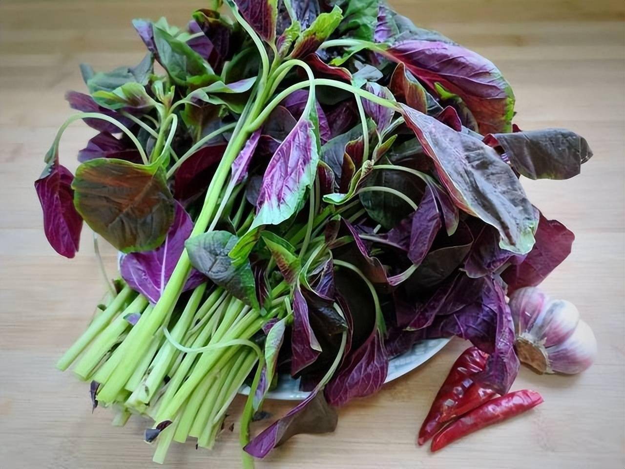 fresh-red-spinach