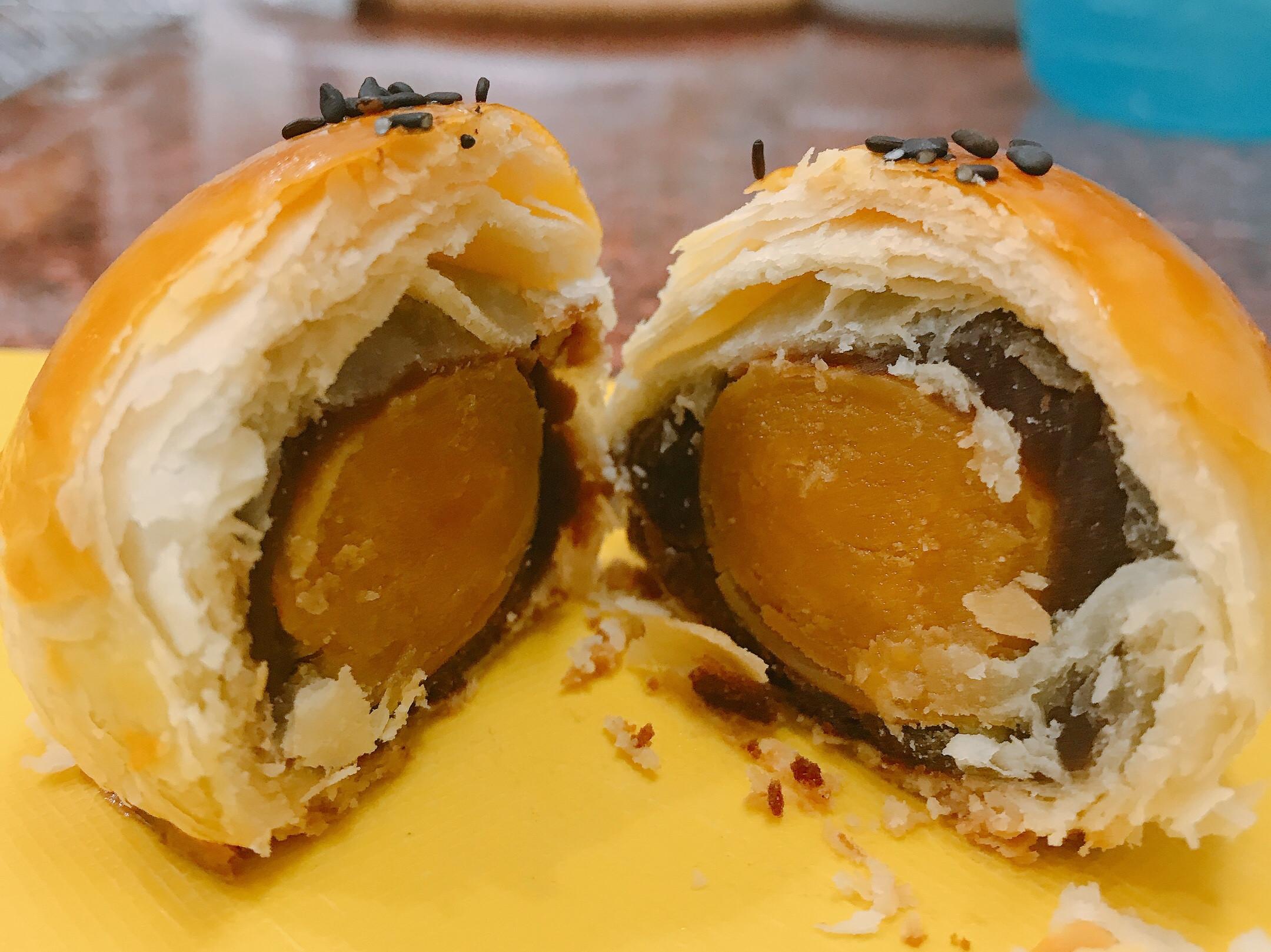 egg-yolk-lotus-andred-bean-pastry-pack