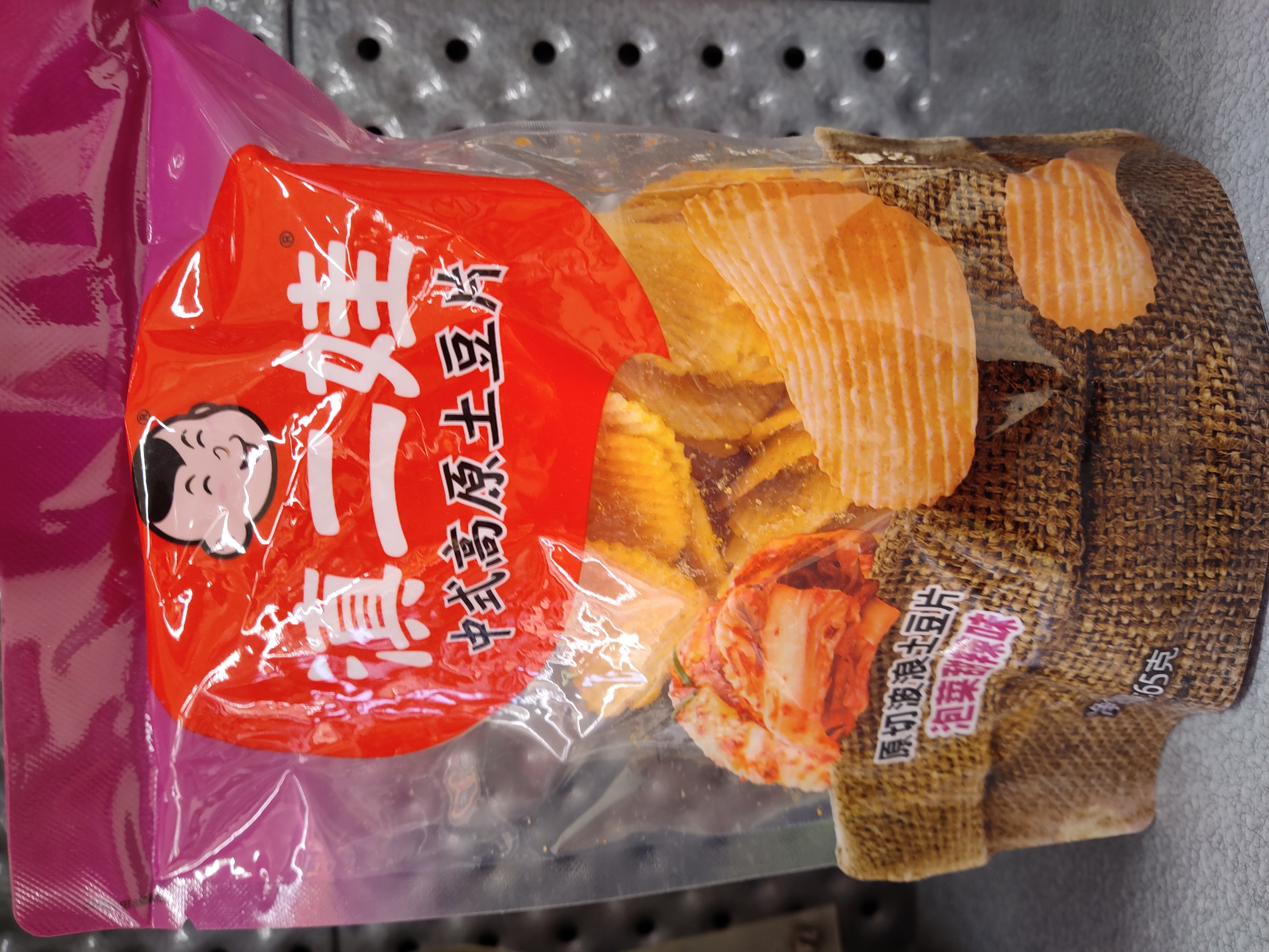 wavy-potato-chips-kimchi-sweet-and-spicy-flavor
