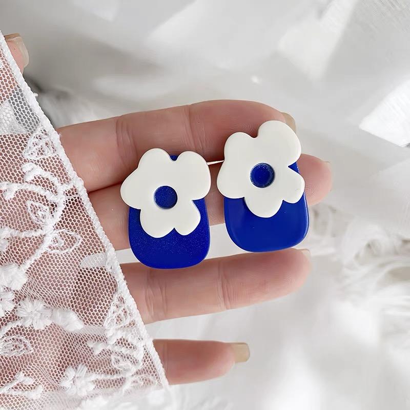 studs-klein-blue-earrings